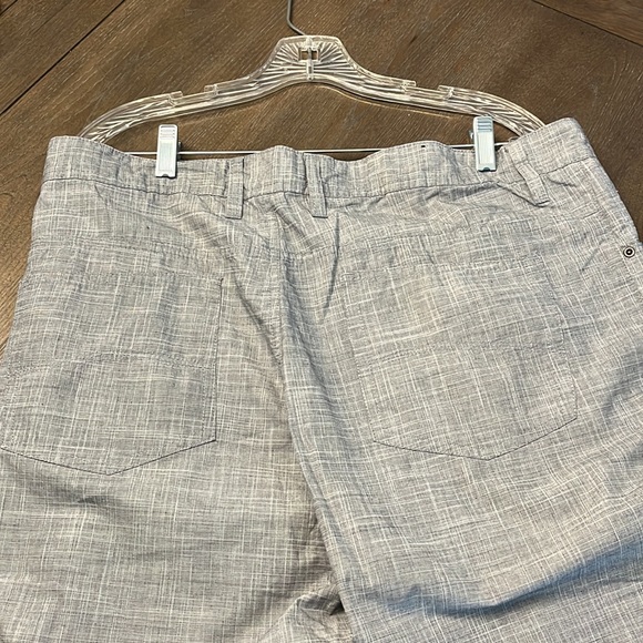 Men’s shorts - Picture 2 of 3